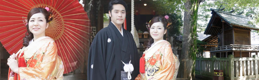 川越熊野神社と打掛引き振袖の花嫁・黒紋付袴の新郎